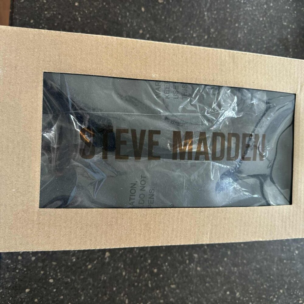 Steven Madden Slip On - image 4